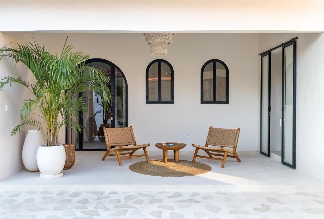 Casa Adem - Modern & Trendy 3br In Seminyak, 10 Minutes To The With Private Pool