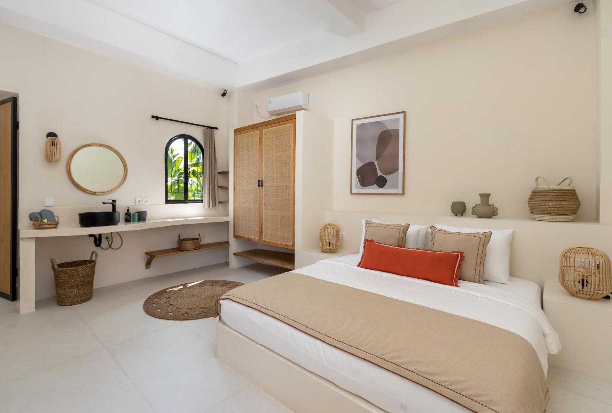 Casa Adem - Modern & Trendy 3br In Seminyak, 10 Minutes To The With Private Pool