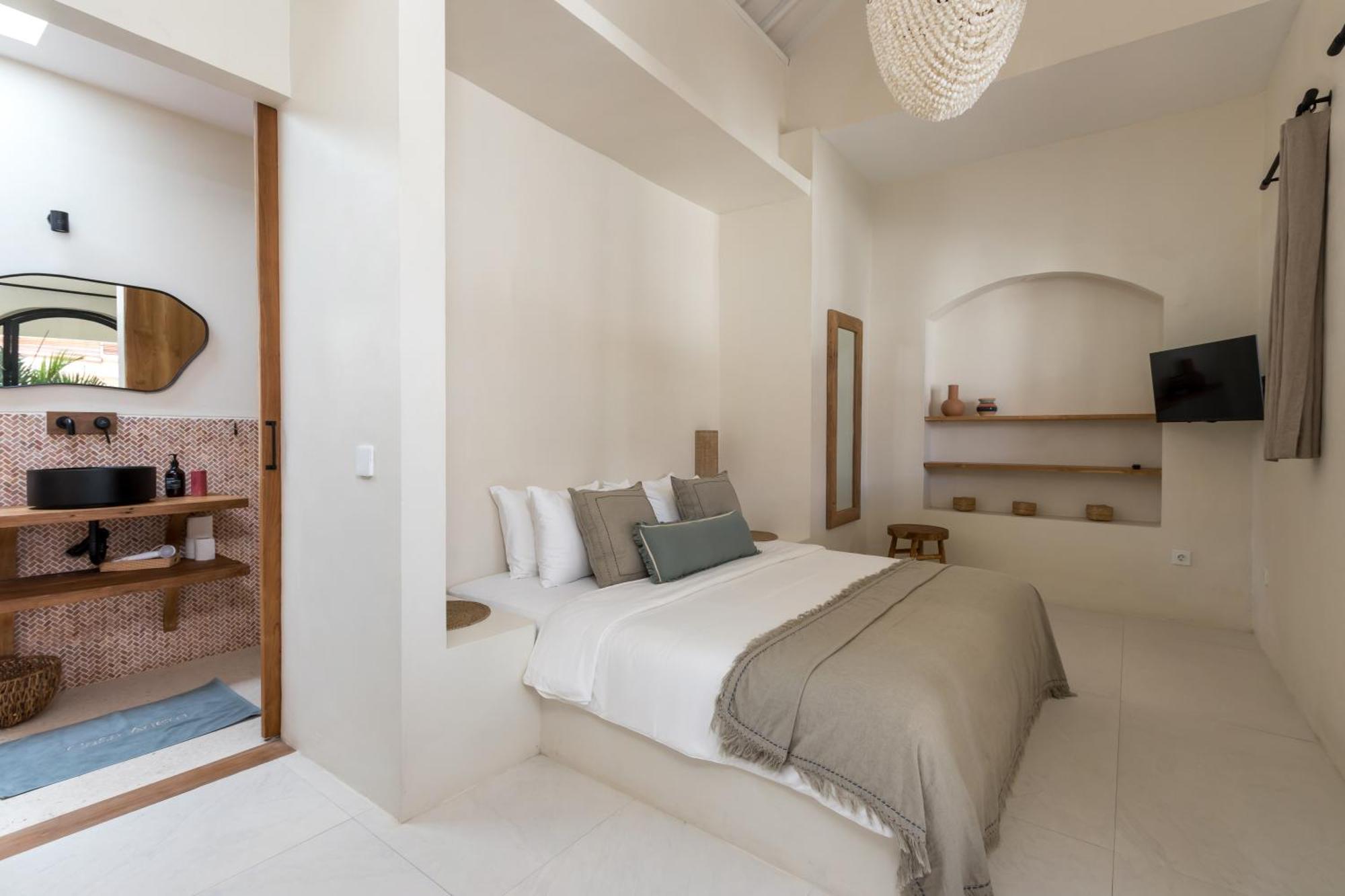 Villa Casa Adem - Modern & Trendy 3br In Seminyak, 10 Minutes To The With Private Pool