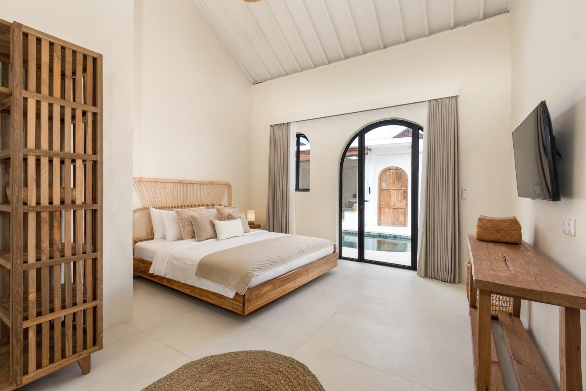 Casa Adem - Modern & Trendy 3br In Seminyak, 10 Minutes To The With Private Pool Villa